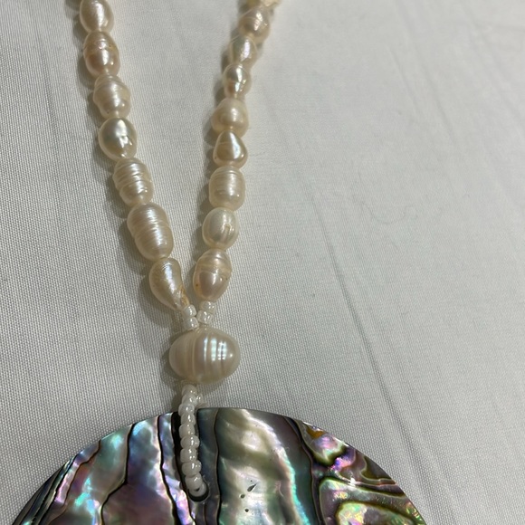 Pearl and shell necklace - Picture 4 of 6